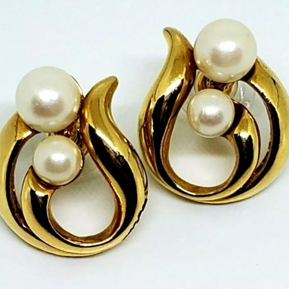 Vintage AVON Modern Elegant Pearl Accent Polished Gold Pierced Earrings - Picture 2 of 5